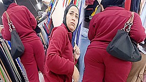 سكس زباوي سكس مصري داخل محل ملابس: مغامرة نار في الكابينة